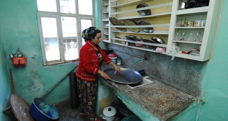 118 milyon kisi asiri yoksullugun pencesinde vps1CES8