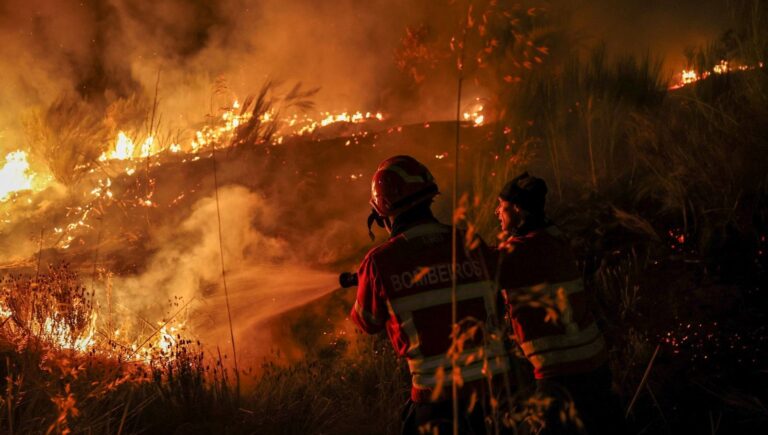 avrupa alev alev yaniyor bir yanda kuraklik bir yanda asiri sicak lWV4ngmP