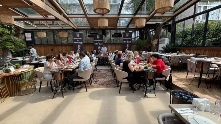 besiktasta kadinlarin gucu UK8frmS7