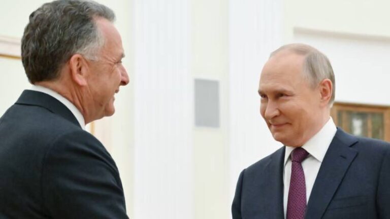 trump acikladi witkoff savasi sonlandirmak icin son tarih olan 8 agustostan once moskovaya giderek putin ile gorusecek rPsPVvsl