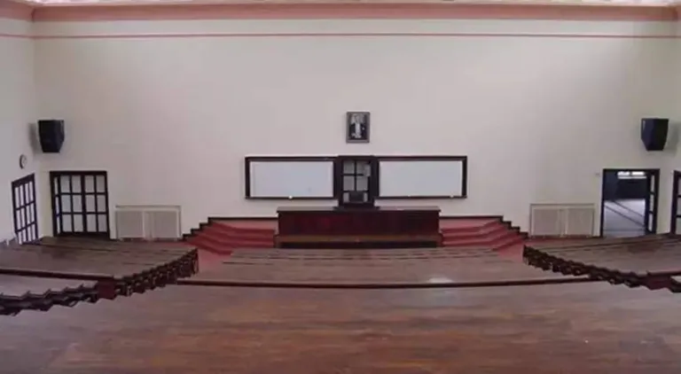 turkiyedeki kamu universitelerinin lisans bolumlerinin 1278inde profesor 400 bolumde ise hem profesor hem docent yok jGODSvGI