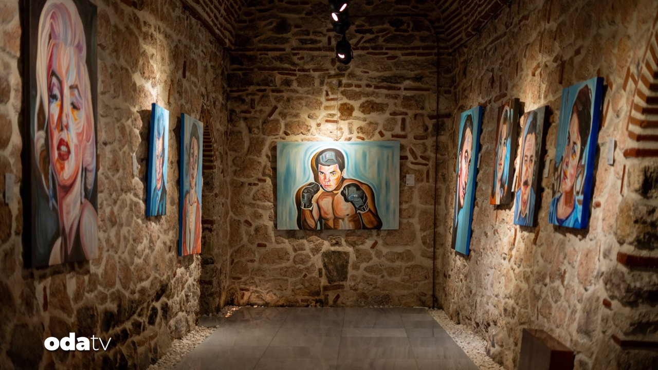 ayse betilden pop atmosferli sergi YwzIkHtA