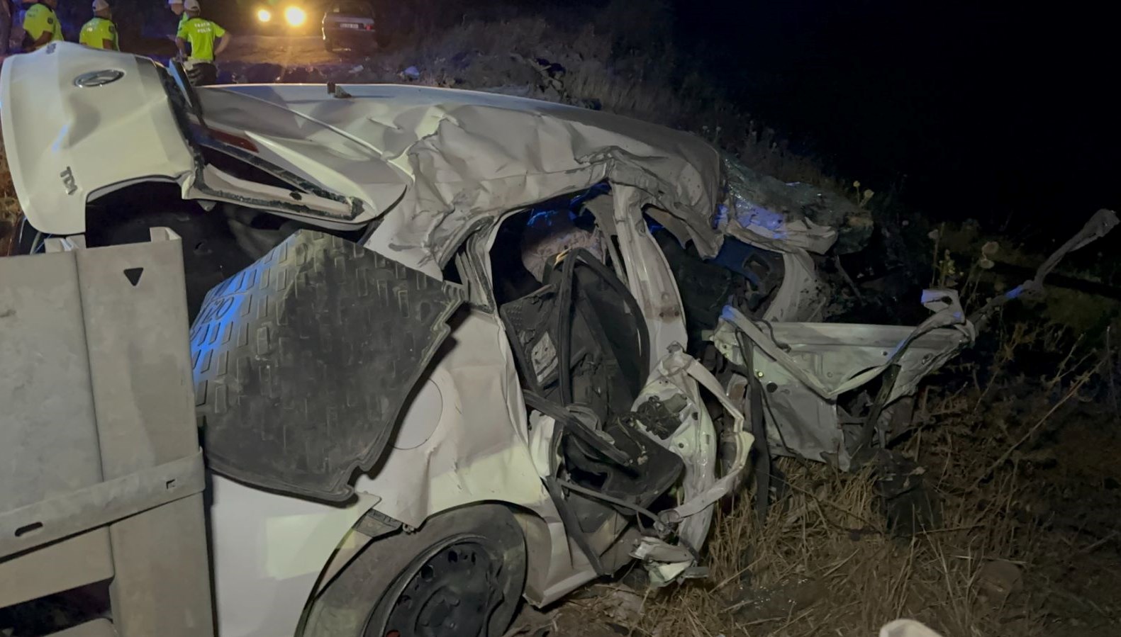 ters seride giren otomobil tankerle carpisti 1 olu 2 yarali buYhNeIB