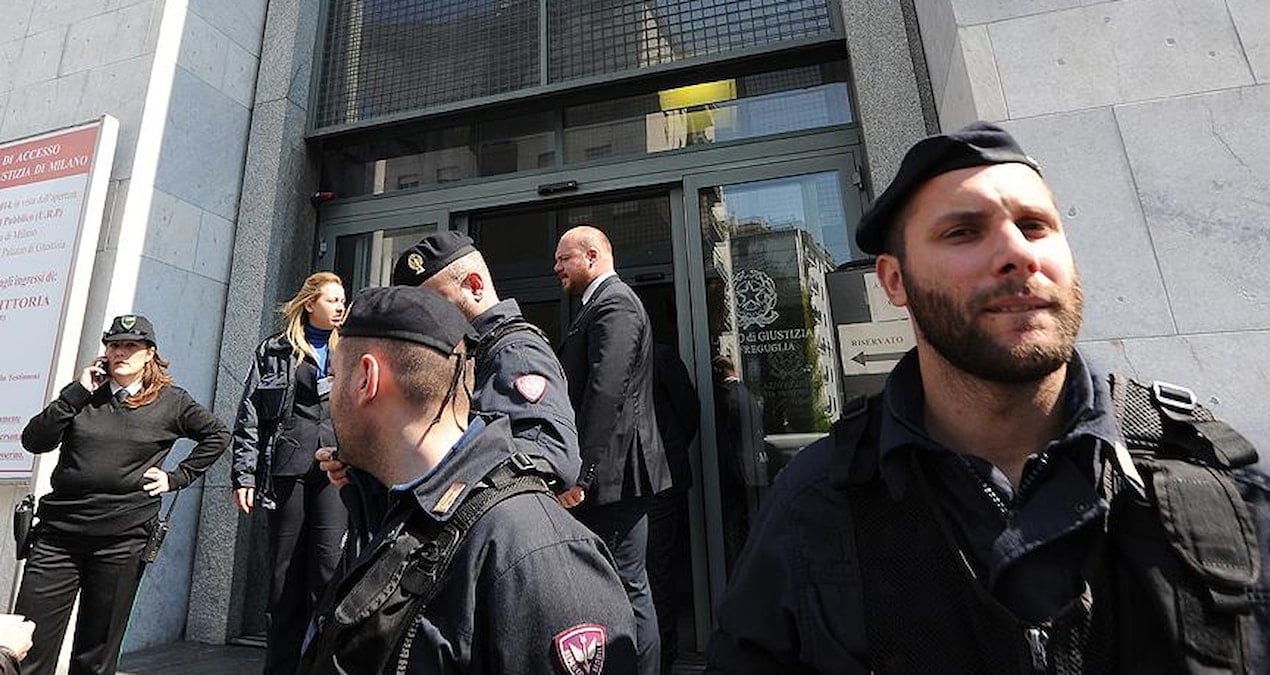 uzun namlulu silahlarla yakalanmislardi italyayi ayaga kaldiran 2 turkun kim olduguortayacikti EYgmGPkZ