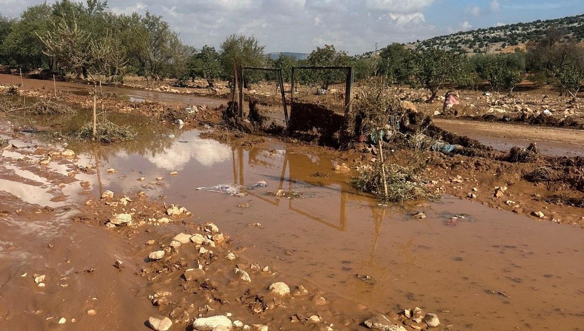 adiyamanda siddetli yagis tarlalar sular altinda kaldi fBtJgps4.jpg