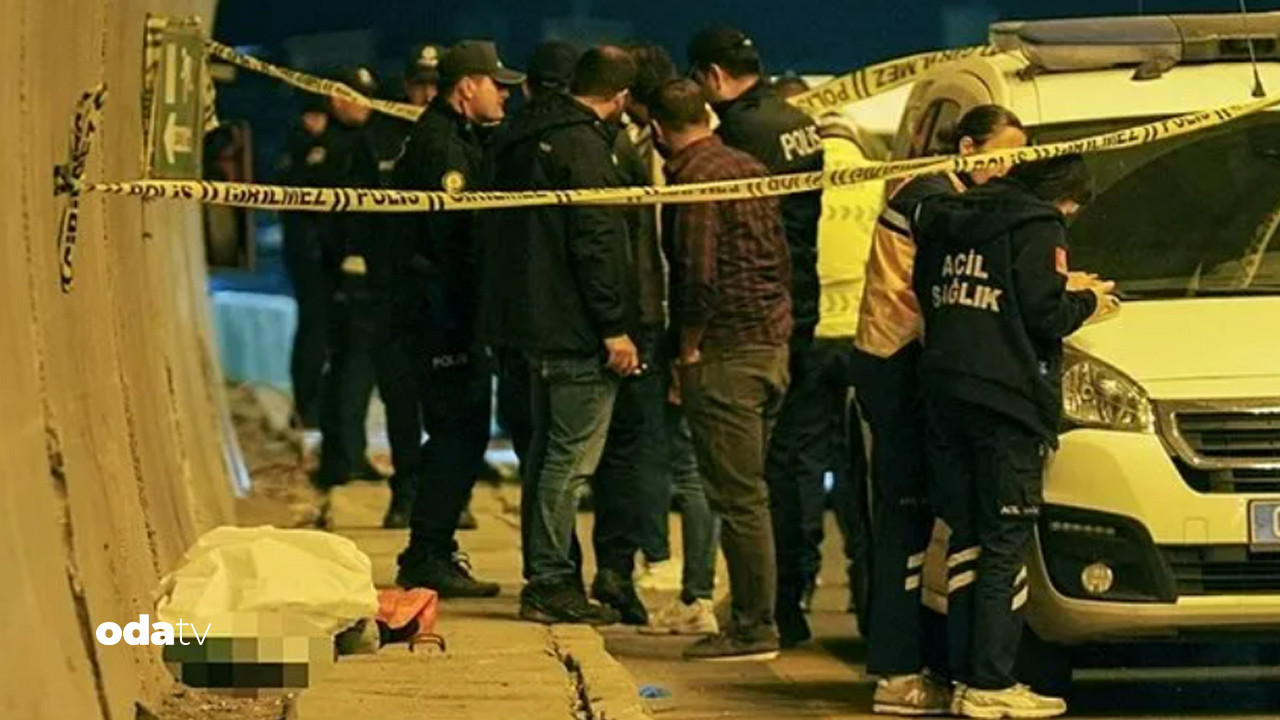 aractan indirip kursuna dizdi bir olu bir yarali KBYbN9Gw