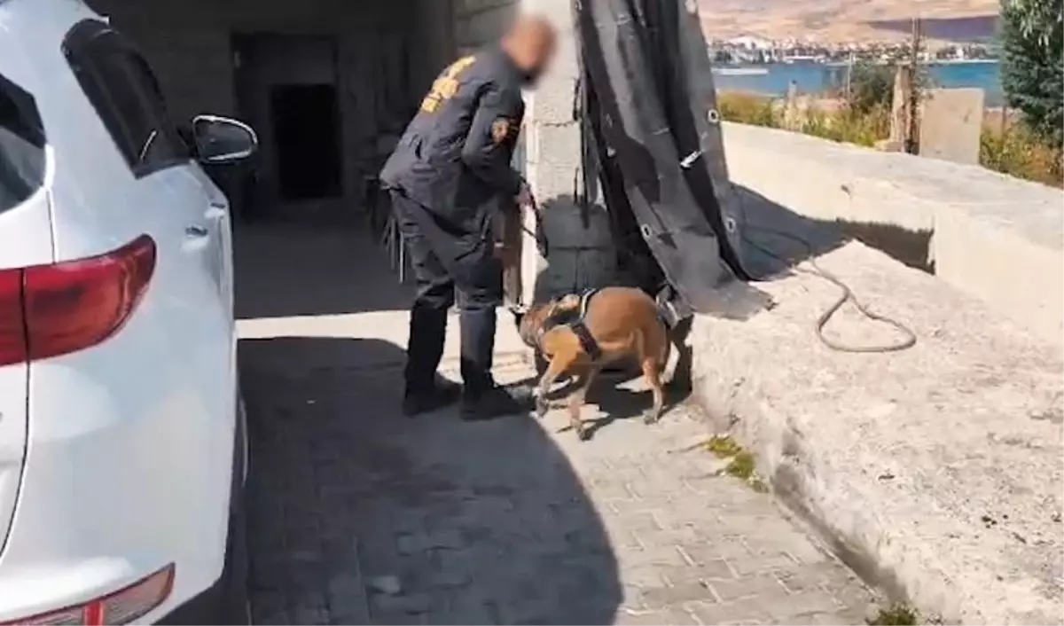 bitliste uyusturucu operasyonu 5 kisi tutuklandi 3sw8t78B.jpg