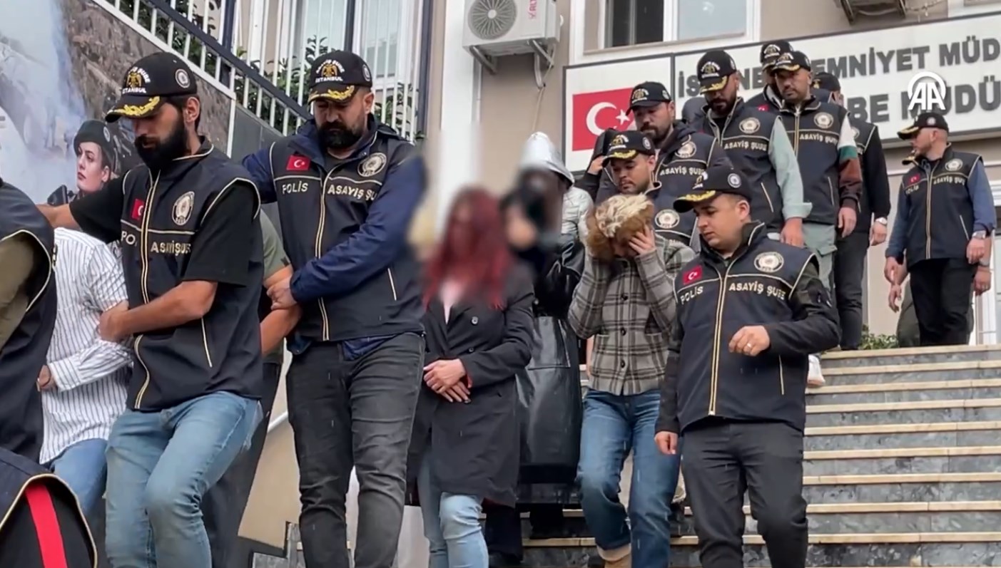 istanbulun 15 ilcesine ahlak polisinden baskin 77rINswp.jpg