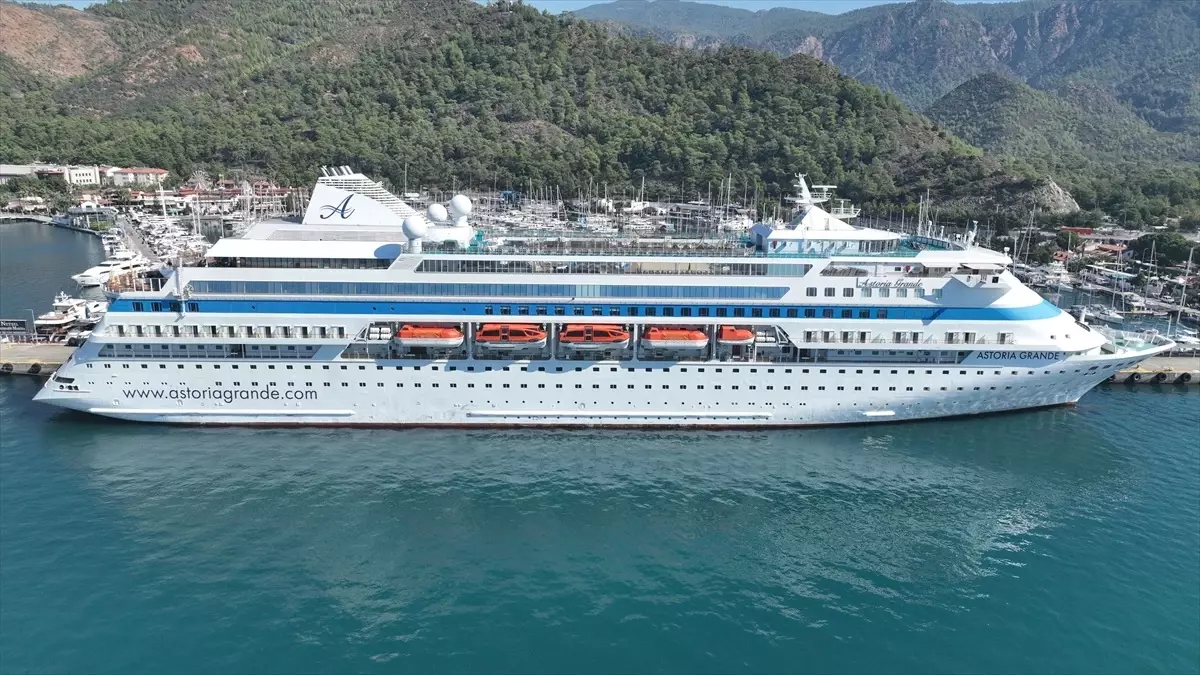 kruvaziyer yolculari marmariste 6vOGf6xq.jpg