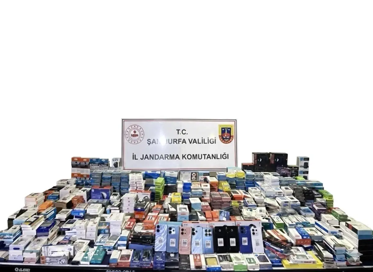 sanliurfada gumruk kacagi cep telefonu ve aksesuarlari ele gecirildi i8I6fs5D.jpg