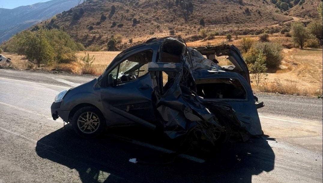 tatvanda trafik kazasi 2 yarali yku5BTJQ