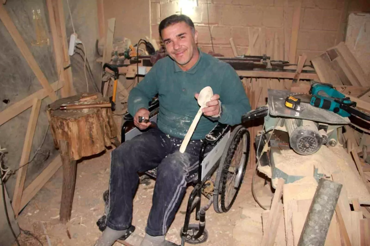 trafik kazasi sonrasi ahsap esya ureterek hayata tutunan adam QhK5gpgK.jpg