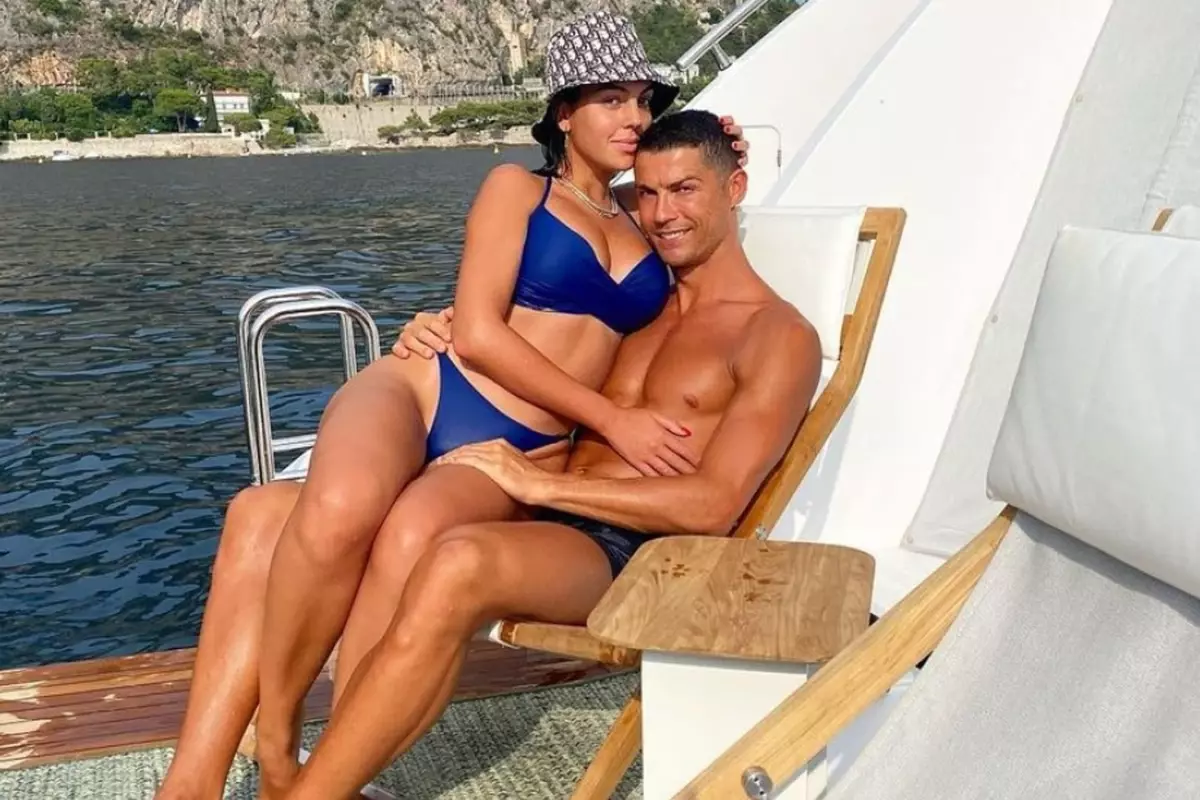 cristiano ronaldodan sevgilisine servet degerinde yuzuk W9WUI3WP.jpg