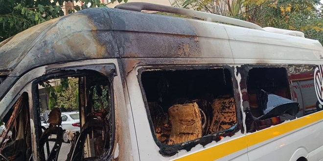 ogrenci servisi yandi 13 cocuk son anda kurtarildi imen4iiz.jpg