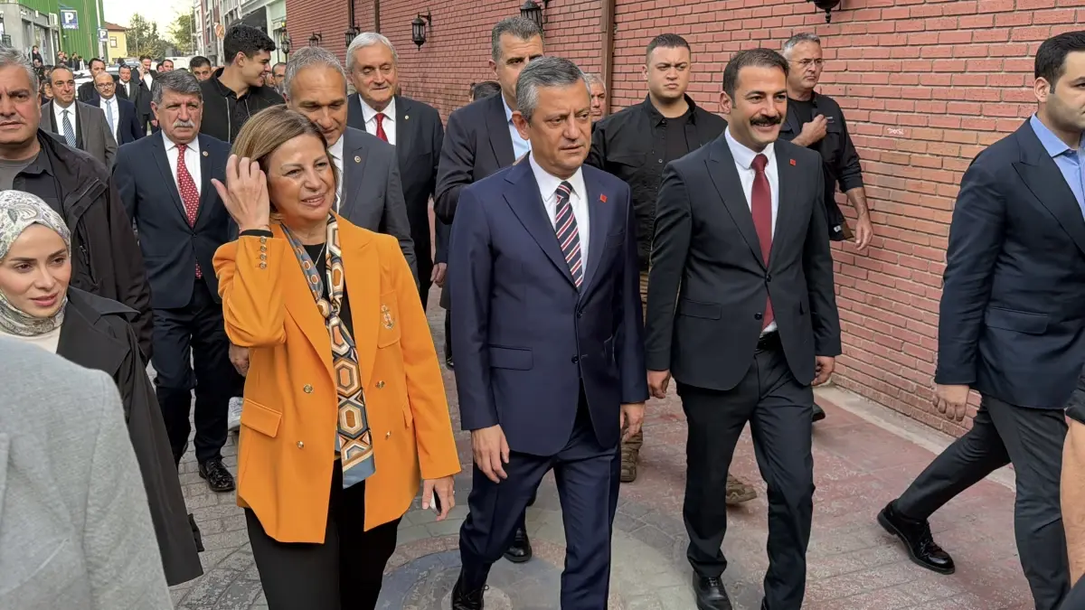 ozgur ozelden genclere yok aciklamasi VQIVC5Qr.jpg