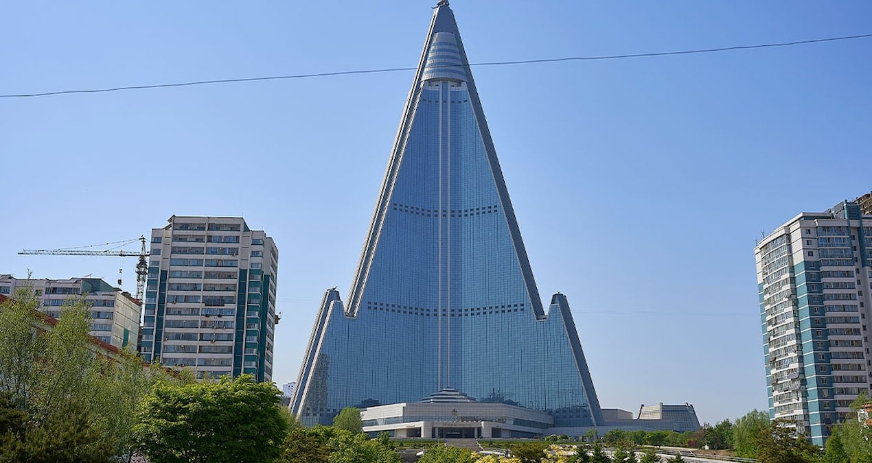 ulkenin luks simgesi bu otele 38 yildir kimse adim atmadi 7ExUislX.jpg