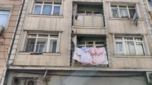 cocugun-penceredeki-oyunu-hastanede-bitti-fatihte-yurekleri-agza-getiren-olay-sScX2JCH