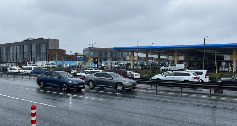 bir-rusvet-hikayesi-wOKhjzsh