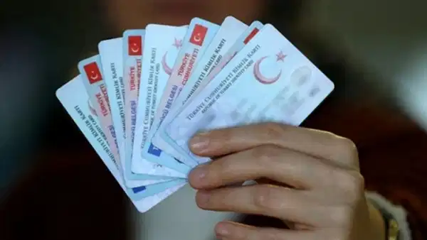 ehliyet-yenilemede-yeni-donem-yolda-65-yas-uzeri-kisiler-icin-denetim-sikilasacak-Kgym79mP